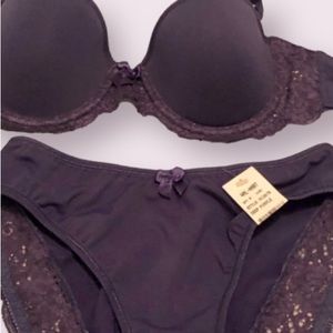 🟩SALE 7️⃣5️⃣% off🟩
Lace bra and panty set NWT NWOT